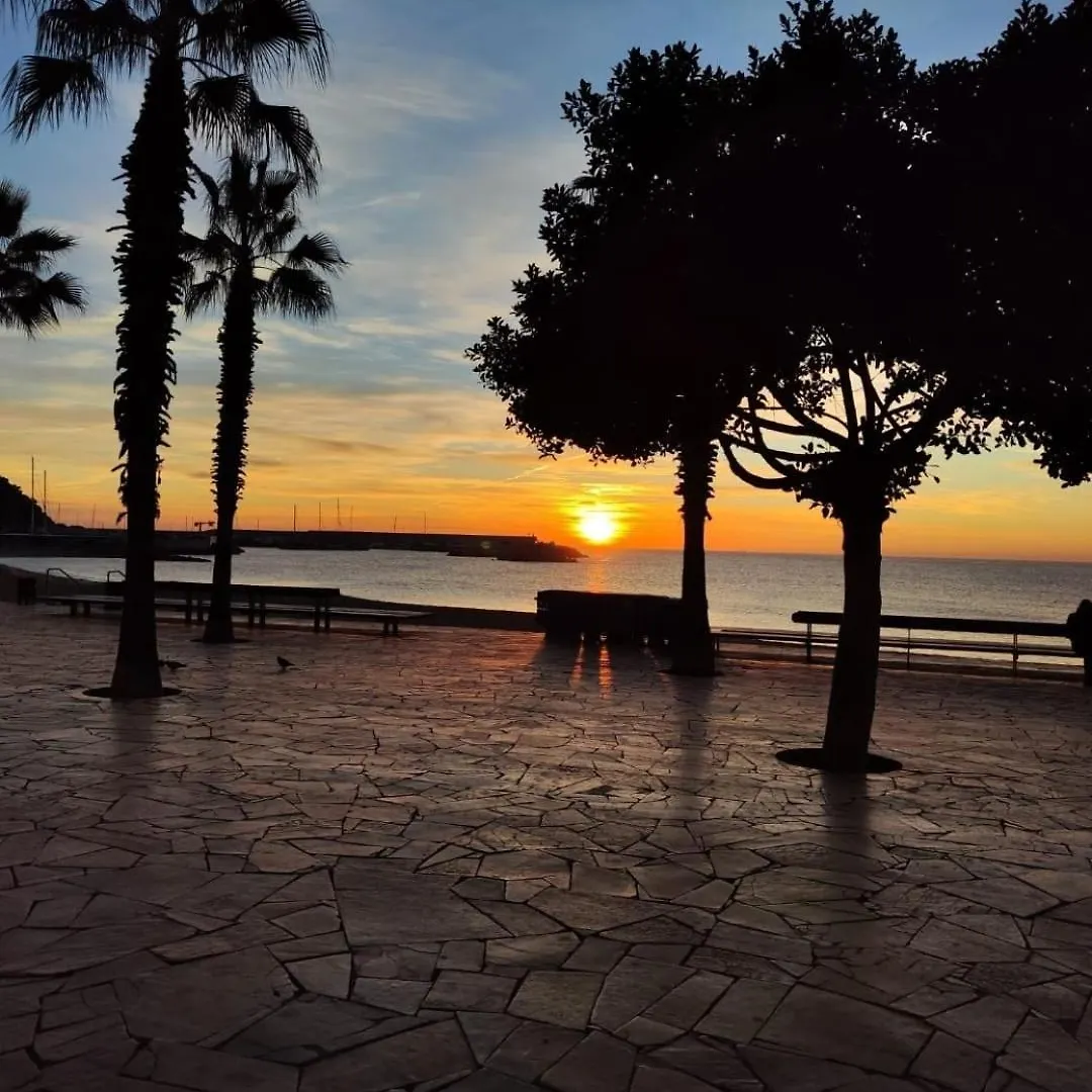 Seahomes Vacations - Seafront Mediterranean Ap & Pkg Blanes Appartement