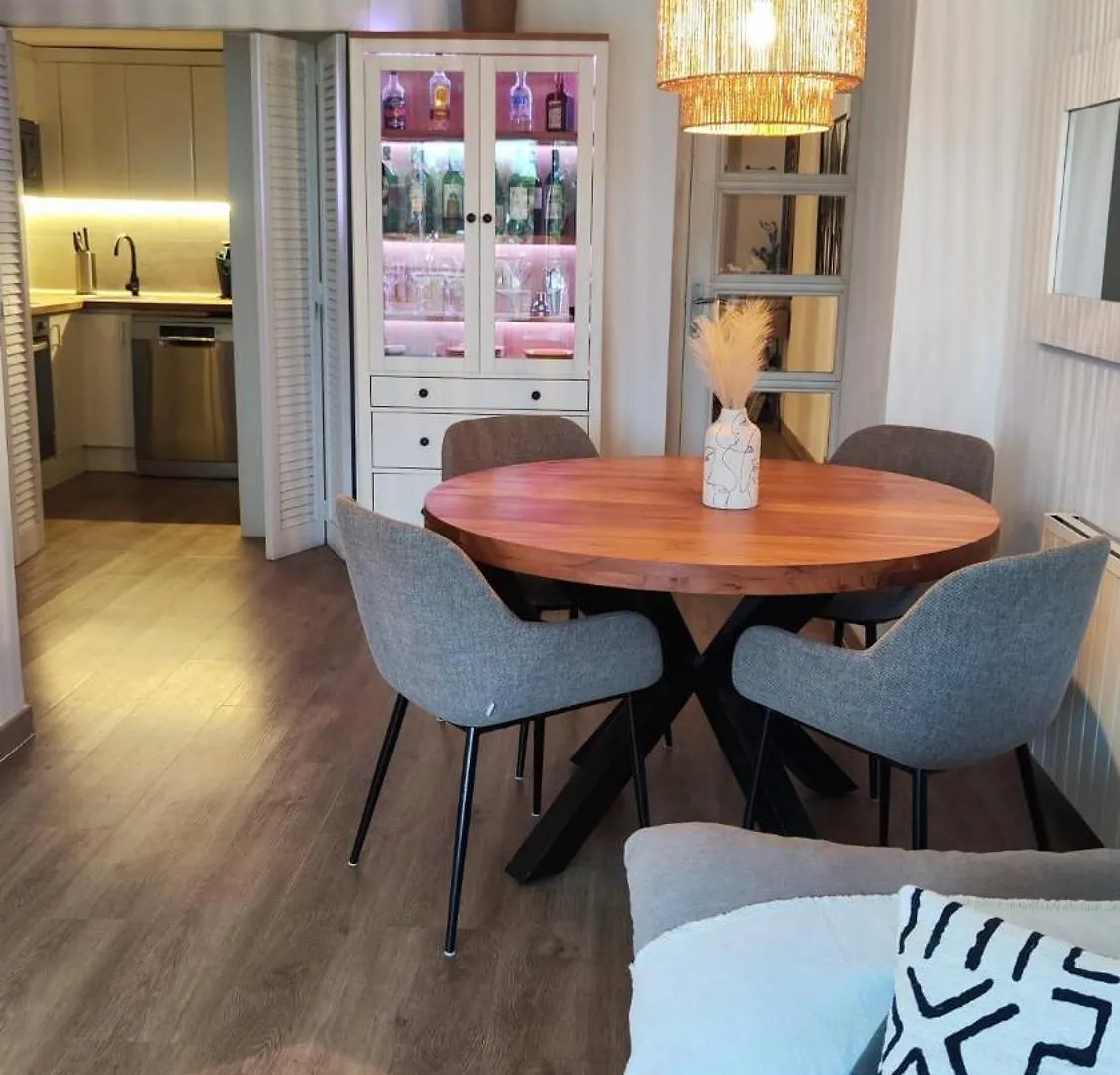 Seahomes Vacations - Seafront Mediterranean Ap & Pkg Blanes Apartment