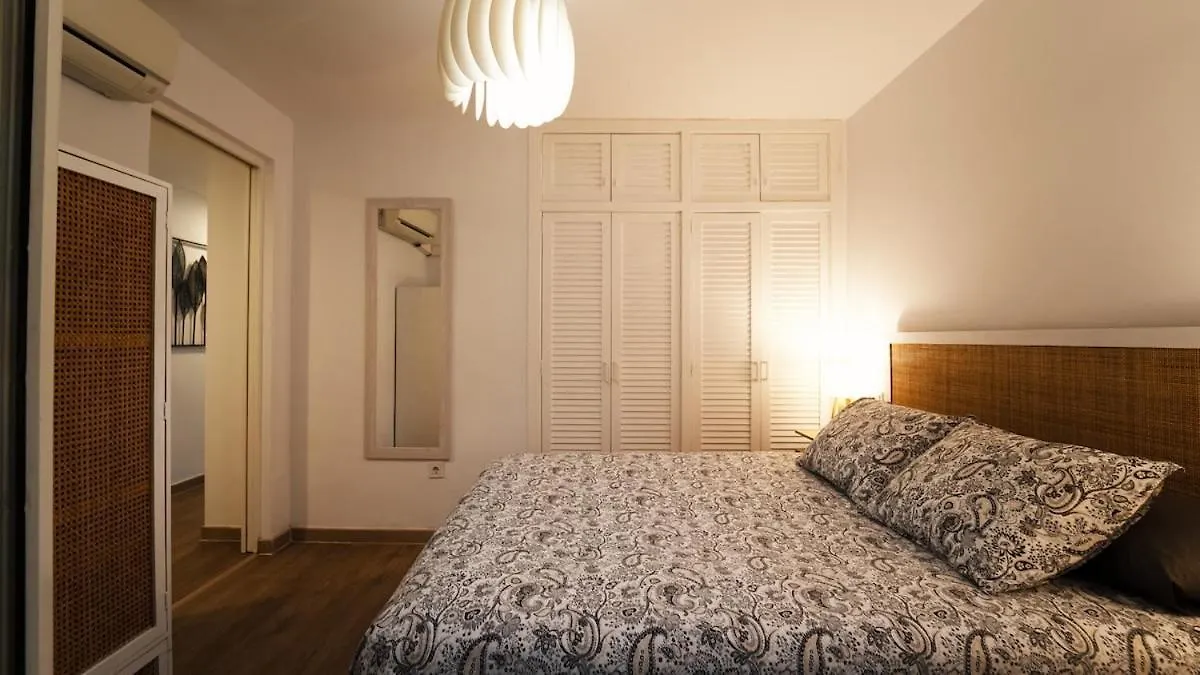 Seahomes Vacations - Seafront Mediterranean Ap & Pkg Blanes