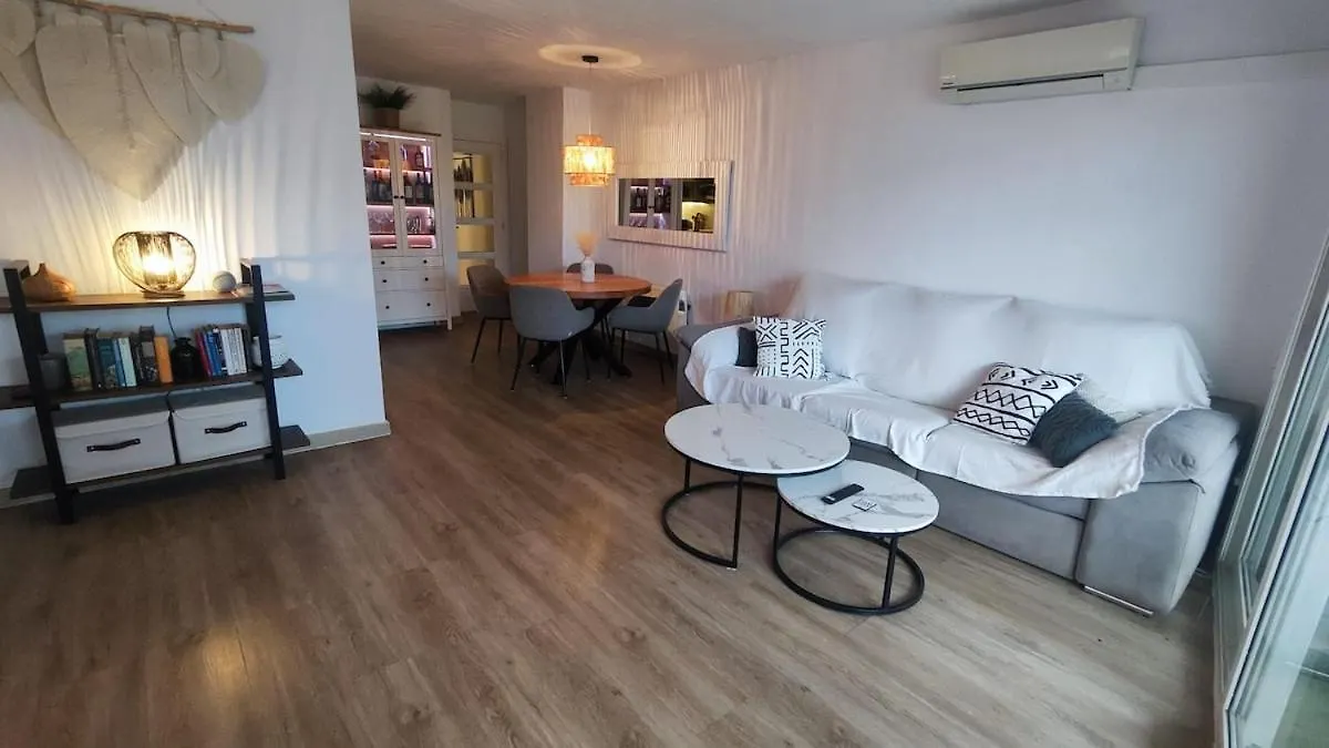 Seahomes Vacations - Seafront Mediterranean Ap & Pkg Blanes